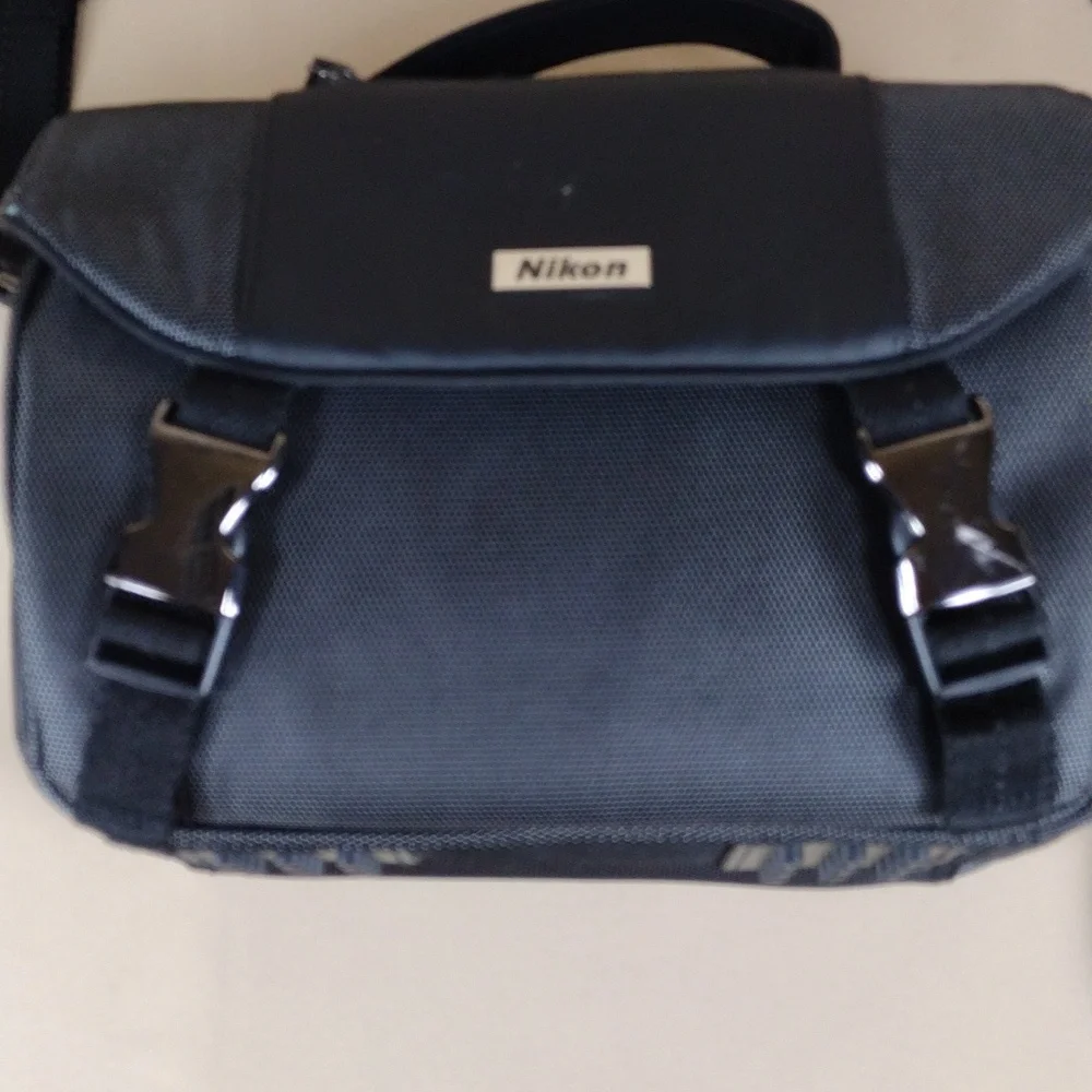 Nikon Black Utility Digital DSLR Camera Outdoor Casual Crossbody Padded Bag